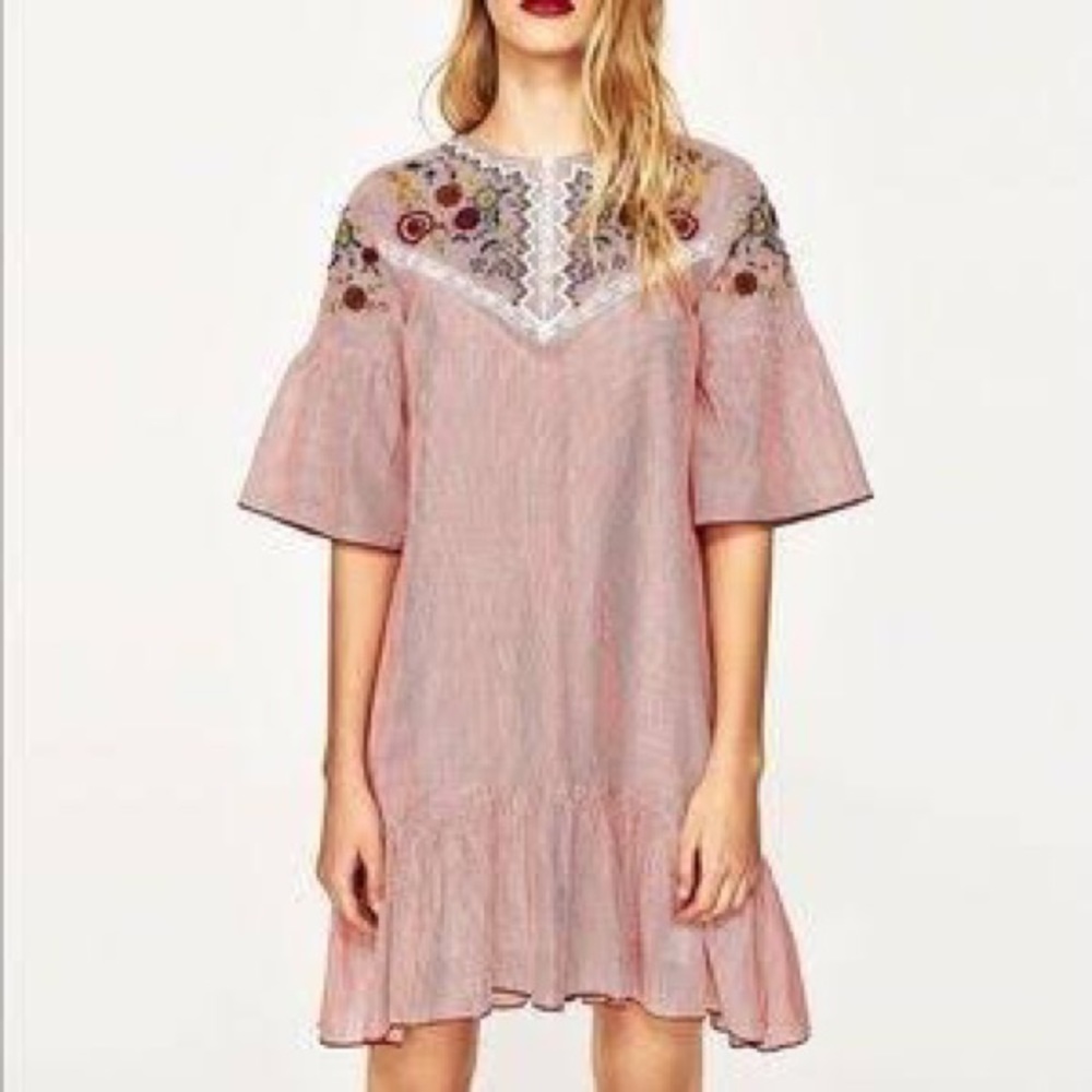 ♥️ Zara embroidered red striped dress